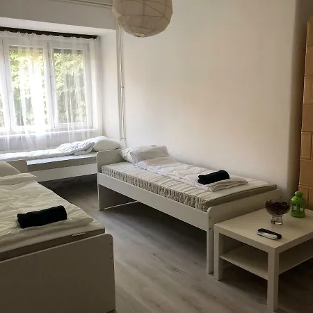 Sportarena & Stadion Apartman H-39 דירה