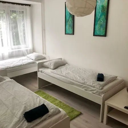 Sportarena & Stadion Apartman H-39 דירה *